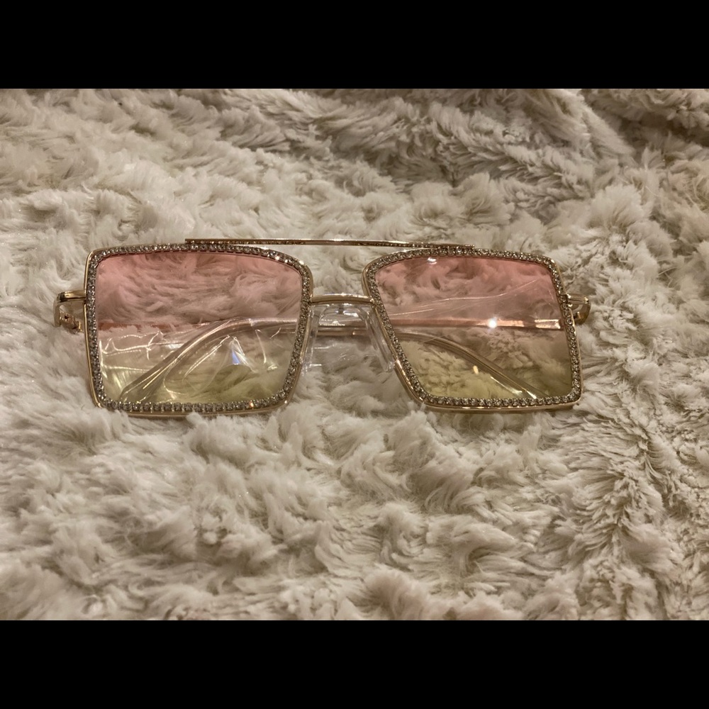 BRAND NEW ✨ Sunglasses 🕶 MAKE AN OFFER ‼️